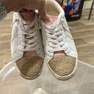 Vintage Java’s light pink white sneaker . Like new